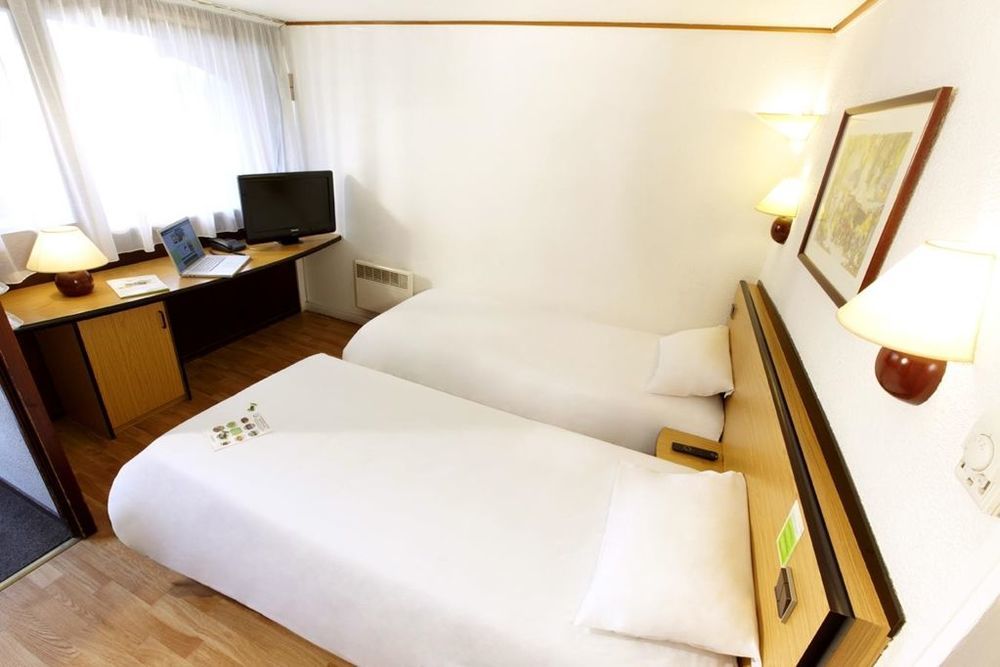 Campanile Marseille Vitrolles Griffon Otel Oda fotoğraf
