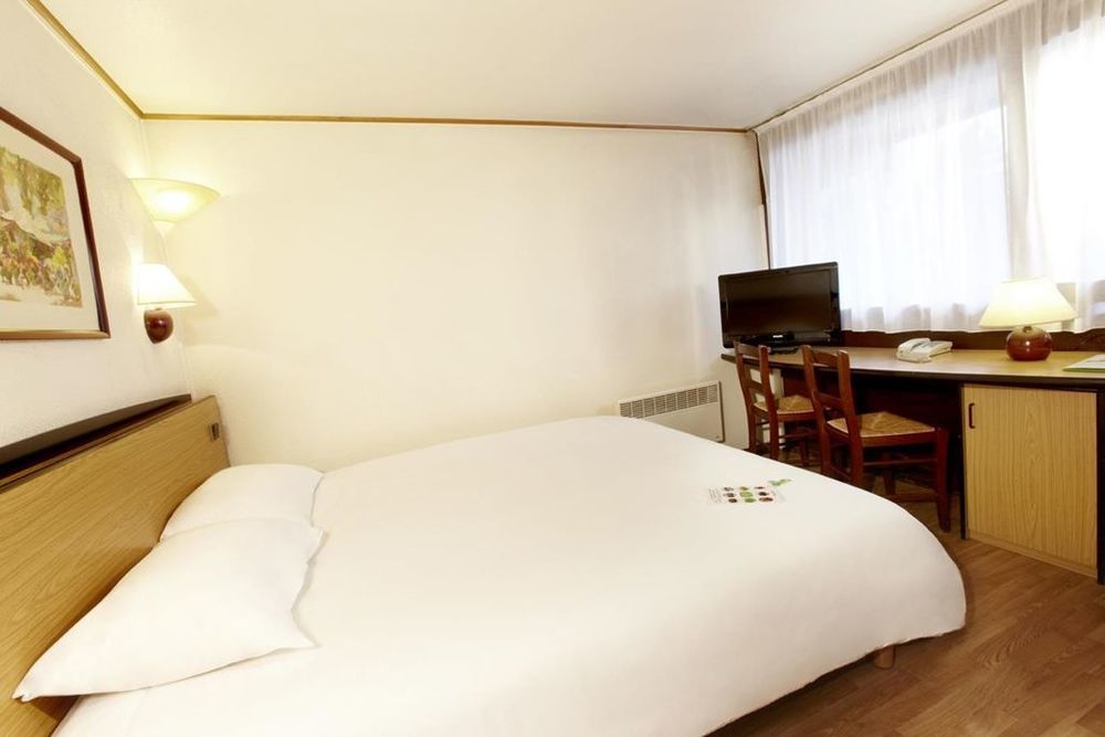 Campanile Marseille Vitrolles Griffon Otel Oda fotoğraf